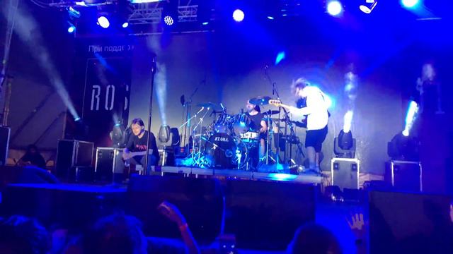 ПОШЛАЯ МОЛЛИ - СОЛО БАРАБАНЫ + СОЛО ГИТАРИСТА - Ростов-на-Дону - 29.07.2019 смотреть онлайн