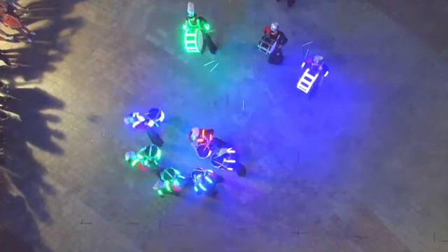 Шоу маршевых барабанов на ходулях с огнем! DrumArt Show! LED-Fire-Marching drums show on Stilts смотреть онлайн
