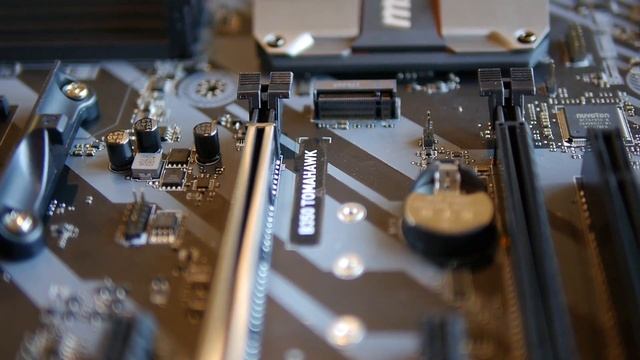 MSI B350 Tomahawk - Budget Ryzen Gaming Motherboard смотреть онлайн