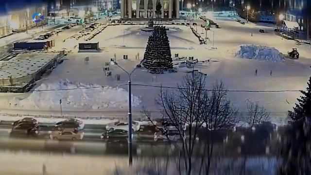 На площади Кирова в Петрозаводске зажгла огни главная новогодняя ёлка города смотреть онлайн