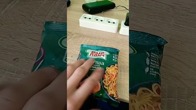 суп. лапша с туценой курицей и. луком