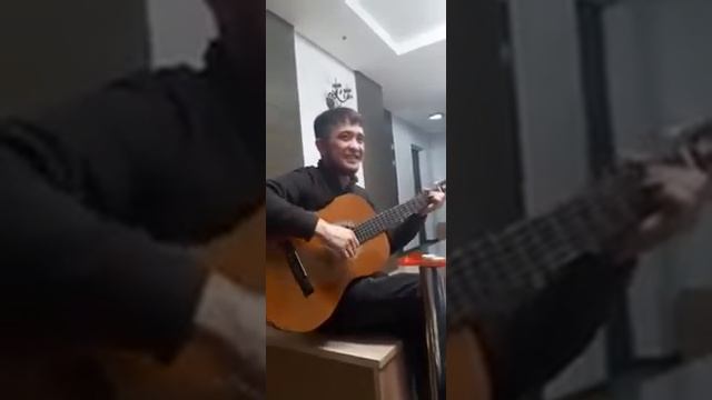 Hensy-Поболело и Прошло На гитаре (Алибек,Асель,Камила)#НурСултан смотреть онлайн