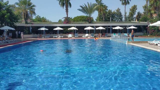the garden beach hotel бассейн 25 метров под водой смотреть онлайн