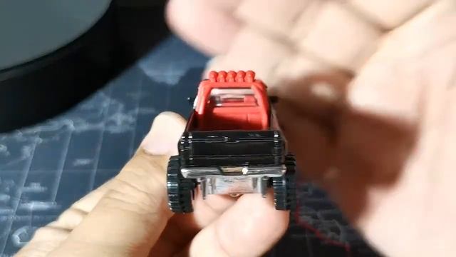 Hot Wheels "87 Toyota Hilux Black ~ Diecast 1:64 смотреть онлайн