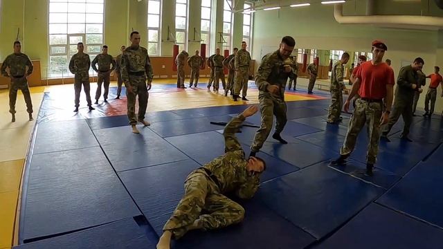 Первый день квалификационных испытаний на право ношения Крапового берета. 19.09.2022 смотреть онлайн