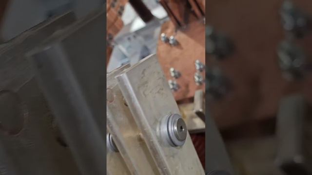 Медные шины в электротехническом шкафу смотреть онлайн