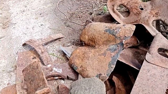 МеталоКоп. Поиск на полях продолжается. Снова нашли больше чем смогли увезти! смотреть онлайн