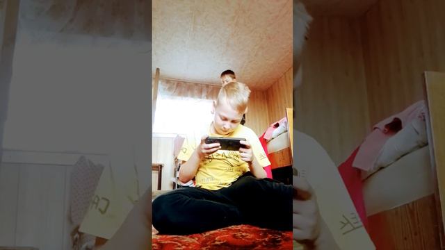 Пов когда взял телефон Никиты(моего младшего брата) ему 9 лет а мне 10 лет #подпишись #shors смотреть онлайн