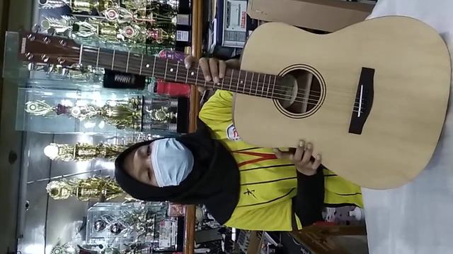 Gitar Acoustic YAMAHA F400 смотреть онлайн