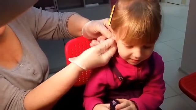 Сестренка прокалывает ушки, без слез - Stadex System 75