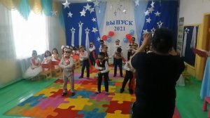 Выпускной танец «крутые парни»