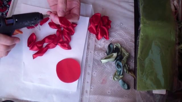 Фантазийный цветок из атласных лент. Часть1 смотреть онлайн