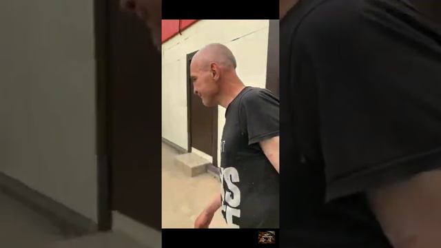 Хочу Пожрать TV стрим / Андрюха пьяный / Дядя Юра валяется смотреть онлайн