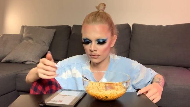 БОЛТАЛКА-МУКБАНГ | Про пирсинг, бодмод, образование, поиски себя | Корейская лапша смотреть онлайн