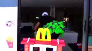 Bad Baby Самые Вредные Детки Fidget Spinner Split Mom - Giant Happy Meal in McDonald's Compilation