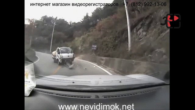 Обезбашеные корейцы. Авария на видеорегистратор смотреть онлайн