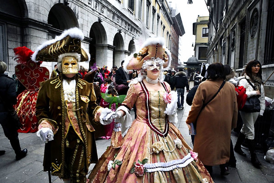 ТОТО КУТУНЬО - ИТАЛЬЯНСКОЕ ВОСКРЕСЕНЬЕ.mp4 смотреть онлайн