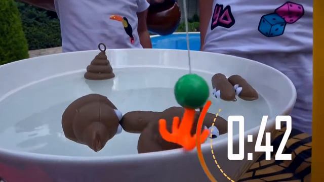 Poo fishing ЧЕЛЕНДЖ Самый новый challenge ИГРЫ в бассейне для детей Смешные Activities смотреть онлайн