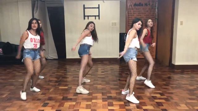 Papi Papi SAUCY GIRLS смотреть онлайн