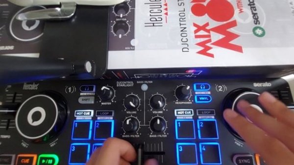 Scratching on the smallest DJControl Starlight