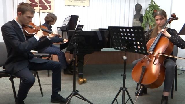 Apollo Playing Violin & Friends From School : 