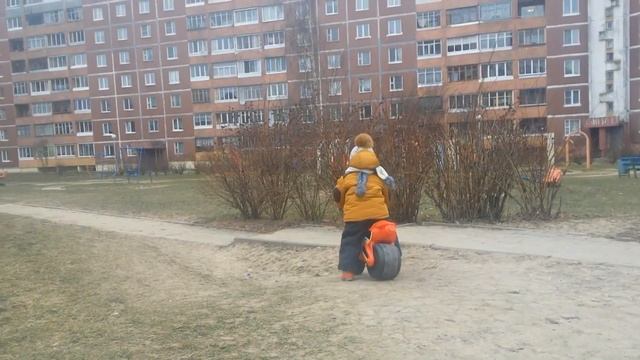 Видеообзор мотоцикл-беговел DOLONI полиция