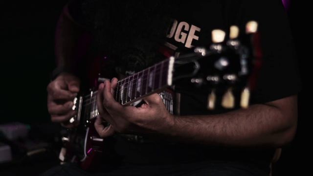 ABUSING THE VIBRATO BAR - Gibson SG Standard '61 Maestro Vibrola Electric Guitar Demo смотреть онлайн