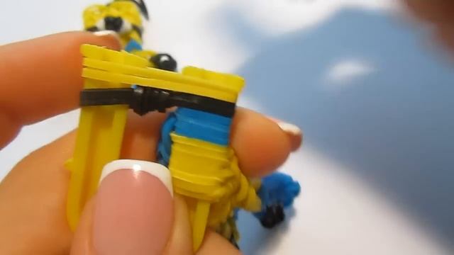 фигурка МИНЬОН из резинок на рогатке. Оригинальный дизайн | MINION Rainbow Loom Charm