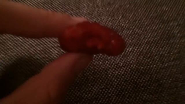 Пробую клубнику со вкусом малины