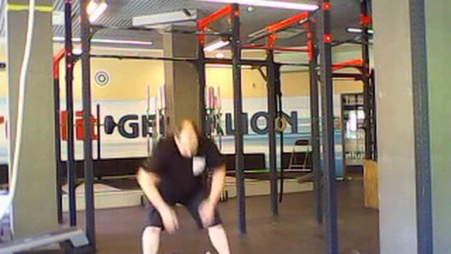 Парный швунг гирь 52 кг + 52 кг стоя. Double kettlebells 52 kg + 52 kg push press смотреть онлайн