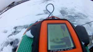 Как увидеть окуня в эхолот Практик. Ловля окуня на блесну с Практик 7BW.