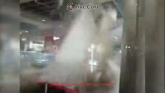 Момент обрушения потолка в иркутском ТЦ Сильвер Молл попал на видео. смотреть онлайн