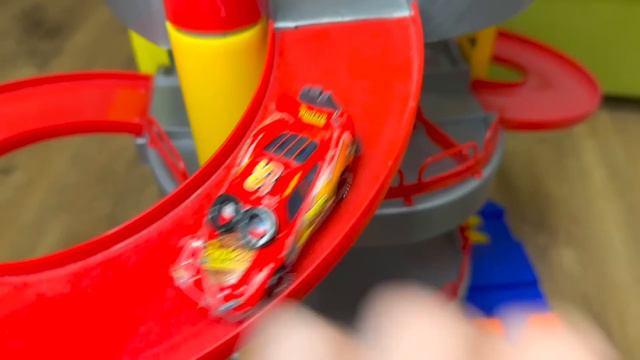 Looking For Lightning McQueen Cars: Lightning McQueen, Sally, Tow Mater, Mark, Fillmore, Cruz, Hick