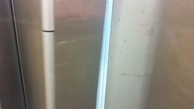 Al Red traction elevators @ Suresnes Square apartments in Holon смотреть онлайн