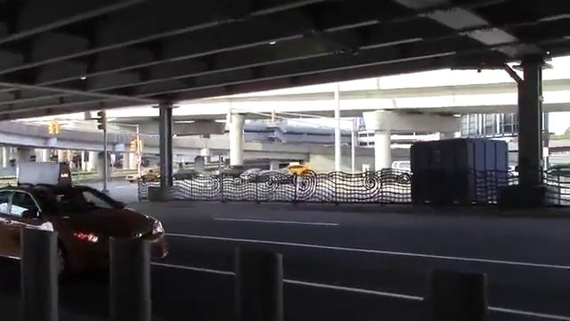 Все об Америке!!! Аэропорт Нью Йорка, краткий обзор. Стоянка такси. смотреть онлайн