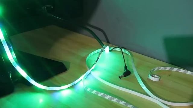 MAKE ANY DESK SET UP AWESOME! | LED STRIP LIGHTS! смотреть онлайн