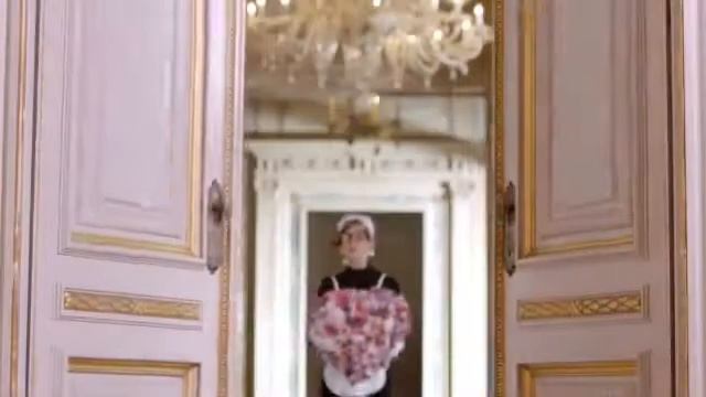 ПАРФЮМЕР ОНЛАЙН Pink Bouquet Moschino РЕКЛАМА смотреть онлайн