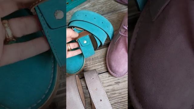 Дезерты от Abarkasy Zapatos  1515 в комбинации с итальянской сумкой и ремнем смотреть онлайн