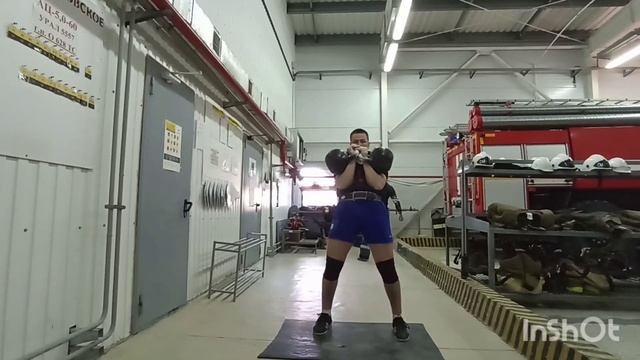 Тренировка толчка гирь 32 кг. 3 мин. смотреть онлайн
