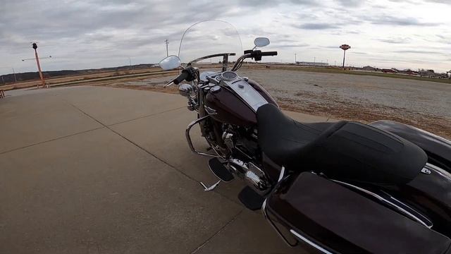 H-D Road King Standard - King of the Road? Wahoo! смотреть онлайн