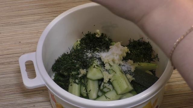 Закуска из огурцов за 5 минут / Быстрый и вкусный рецепт смотреть онлайн