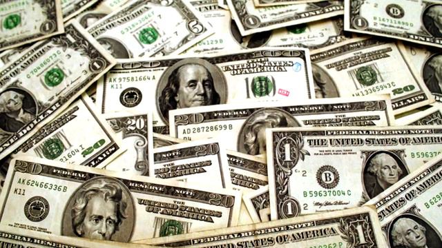 Парень дал Бездомному 100 долларов, но то на что он их потратил удивило всех смотреть онлайн