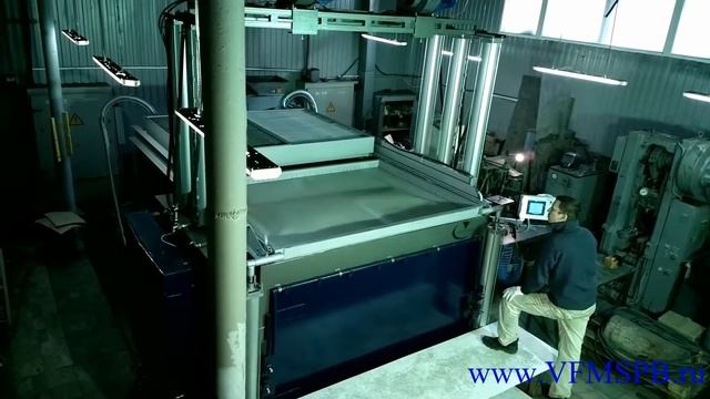 Вакуум-формовочная машина, оборудование. Vacuum forming equipment. смотреть онлайн