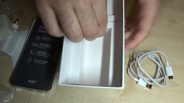 Распаковка смартфона Xiaomi Redmi Note 10 Pro и аксессуаров смотреть онлайн