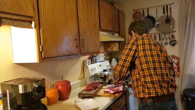 How to use an antique Meat Grinder! смотреть онлайн