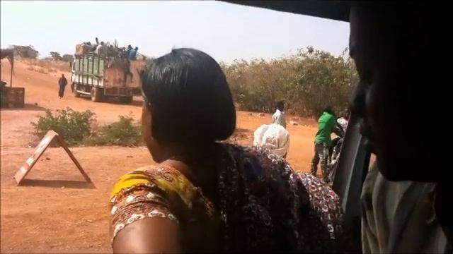 UNE VUE DU BURKINA FASO SUR LA ROUTE DE POUTENGA смотреть онлайн