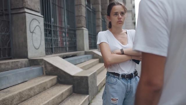 The Ultimate Body Language Guide - 30 Movements (Arms And Shoulders)