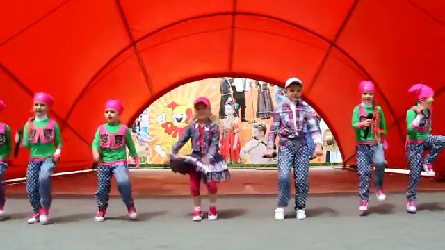 Сивцова Катя и группа "Шалуны" с песней "Девчонки и мальчишки" смотреть онлайн