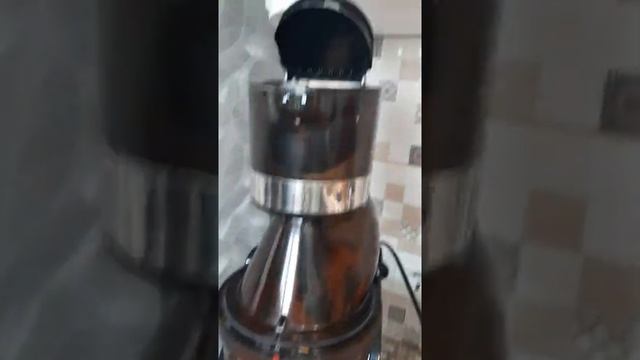 Отжим морковного сока на шнековой соковыжмалке "BОRК" смотреть онлайн