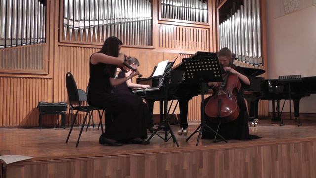Л.Бетховен Трио c-moll, 1 и 2 части смотреть онлайн